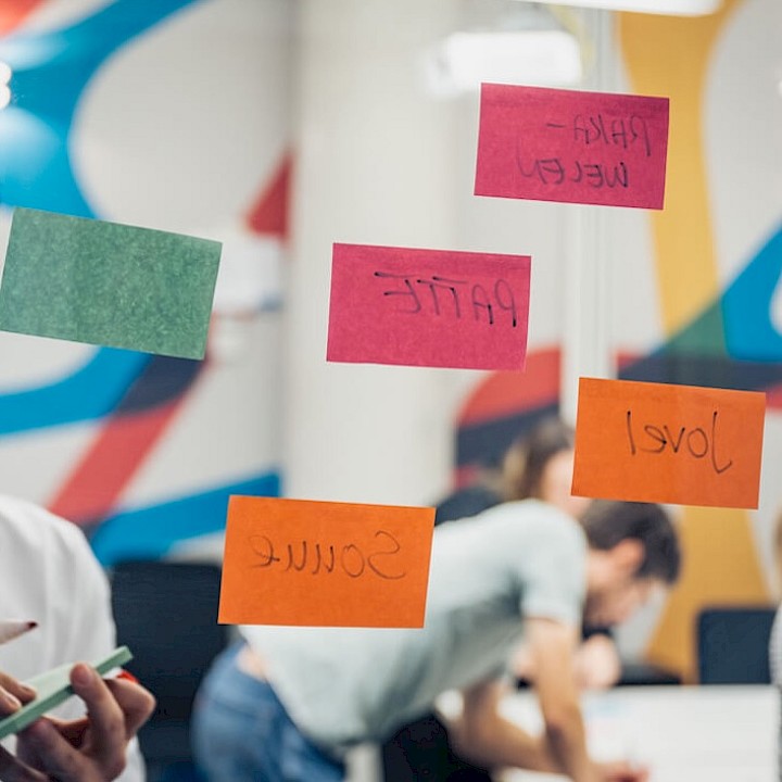 We accompany 3 batches per year on your journey to product-market fit.